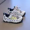 Nuevos Zapatos Infantiles Otoño 2026: Zapatos Deportivos Casuales Cómodos de Suela Suave para Niños, Moda Tendencia Estilo Coreano, Zapatos de Entrenamiento Alemanes para Niñas