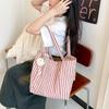 Bolso Tote Rayado de Bloques de Color Estilo Japonés y Coreano de Gran Capacidad, Diseño de Alta Gama, Bolso de Hombro Versátil Juvenil
