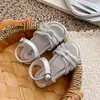 Sandálias Simples Estilo Francês para Crianças 2026 Novo Verão Moda Feminina Versátil Estilo Fada Sapatos de Princesa Abertos na Ponta Sapatos de Praia