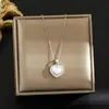 Collar con Colgante de Amor Sencillo Estilo Coreano Microincrustado Acero de Titanio para Mujer Nicho Lujo Ligero de Moda en Internet El Más Vendido Joyería para el Cuello Accesorios de Joyería de Alta Calidad