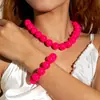Conjunto de pulseira e colar com contas redondas grandes, coloridas e exageradas, em estilo europeu e americano. Conjunto de joias geométricas personalizadas e modernas.