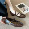 Zapatos de vestir franceses modernos y deslumbrantes con tacones gruesos para mujer, perfectos para la primavera y el otoño de 2026, una opción de nicho y cómoda para ir al trabajo