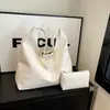Bolsa Tote Casual Retro de Grande Capacidade para Mulheres 2025 Nova Bolsa de Ombro Simples e Elegante com Padrão Trançado