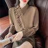 Camisa chic europea de moda con volantes y hebilla diagonal, camisa de manga larga para mujer con sentido del diseño, estilo occidental pequeño que combina con todo, top de calle