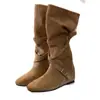Botas de Mezclilla Adelgazantes Plisadas Botas Vaqueras de Otoño Nuevas de Ante Elástico Botas de Jinete Apiladas 2026 Hebilla Cinturón Retro de Cuero para Mujer