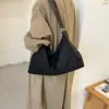 Bolsa tote retrô fosca da moda para mulheres, perfeita para o outono, com grande capacidade, estilo europeu e americano, e um visual sofisticado, adequada para carregar sob o braço