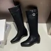Botas altas de punta cuadrada, de suela plana, que aumentan la altura, nuevo modelo Otoño 2026, de suela blanda, con cremallera, por encima de la rodilla, botas largas de cuero brillante