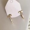 Pendientes de botón en forma de T de metal Dongdaemun de Corea del Sur, pendientes ligeros de lujo a la moda, pendientes elegantes, joyería geométrica para viajeros.