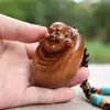 Adorno de Buda Sonriente de Palo de Rosa Tallado a Mano, Talla en Madera Maciza, Buda Maitreya Sonriente Armonioso para Uso Personal, Calmante y Aliviador del Estrés