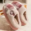 Pantuflas de algodón para pareja para mujer, nuevo modelo otoño e invierno 2026, antideslizantes, cálidas, para uso en interiores en casa, silenciosas, zapatos de algodón felpudo para mujer