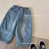 25 Inverno Nova Coleção: Calça Jeans Infantil de Cinco Pontas Estreladas Estilo Coreano, Corte Curvo, Forrada com Fleece, Cor Clara, Calça Quente para Meninos e Meninas