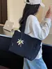 Moda de Invierno Casual Bordado de Estrellas Bolsa de Tela de Gran Capacidad para Mujer 2026 Nueva Bolso Tote Hombro Color Sólido Texturizado