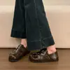Tejido versátil moda estilo británico nuevos mocasines para mujer 2026 estilo universitario zapatos pequeños de cuero cinta mágica hebilla de cuero otoño