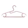 Percha de Moda de Hombros AnchosPercha protectora de cuello, engrosada, percha de plástico para el hogar para ropa y pantalones, de hombros anchos a la moda, antideslizante