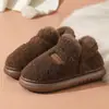Novas pantufas de algodão quentes de pelúcia com salto inteiro para outono e inverno, cor sólida, para homens e mulheres, estilo casal, sapatos de algodão antiderrapantes para atacado