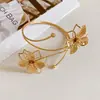 Estilo Retro Europeu Metal Folha Flor Braçadeira Pulseira de Personalidade da Moda Nicho Sensação de Alto Padrão Joia de Mão