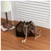 Estilo Coreano Moderno Cordón 2026 Este Año Popular Nuevo Estilo Números Estampados Diseño de Personalidad Cadena Plisado Cubo Bolso Cruzado