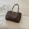 Bolsa Tote de Grande Capacidade de Alto Valor 2026 Novo Estilo Feminina para Trabalho e Deslocamento Textura Trançada Fashion Retrô Cor Sólida Bolsa de Ombro