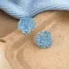 Pendientes de flor de hielo azul claro de alta calidad, pendientes pequeños de flor azul frescos y dulces, pendientes de temperamento súper de hada para vacaciones, mujer