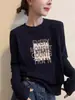 Camiseta de mujer de algodón puro de manga larga, estilo europeo, color marrón oscuro, hombros rectos, moderna y versátil, top favorecedor y elegante, adecuada como capa base