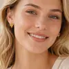 Brincos de Argola Lisos de Aço Inoxidável com Laço Brincos de Ouro 18K para Mulheres Moda Transfronteiriça Europeia e Americana Brincos Versáteis de Luxo Leve Acessórios