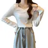 Nova blusa de manga longa com decote V, coleção outono 2026, camiseta estilosa de manga longa, blusa de fleece slim fit para estudantes, estilo feminino