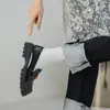 En Stock ~ Mocasines de Suela Gruesa Estilo Británico Zapatos Pequeños de Cuero Zapatos de Mujer con Tacón Grueso para Aumentar la Altura Negros sin Cordones Planos de Cuero Genuino para Mujer