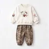 Conjunto de Roupa Doce para Meninas Moletom com Estampa de Desenho Calça Jogger com Estampa de Leopardo Conjunto de Duas Peças para Bebês e Crianças Vários Designs
