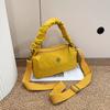 Bolsa Casual 2026 Fresca e Estilosa Outono Nova Moda Versátil Leve Tendência de Rua Ombro Único Transversal de Mão