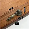 Manijas Antiguas Populares de Aleación de Zinc Estilo Chino para Puertas de Gabinete Cajones Muebles Gabinete Agujero Único/Doble Manijas Galvanizadas Verdes en Stock
