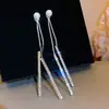 Estilo europeu e americano, brincos de pérola com franja cravejados de diamantes brilhantes, exalando uma vibe luxuosa e elegante, com um design único e estiloso, perfeitos para mulheres