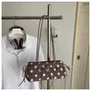 Comércio exterior transfronteiriço minimalista com pingente de bolinhas 2026 veludo moda grande capacidade estilo coreano bolsa de ombro ou axila para o dia a dia feminina
