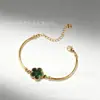 Pulseira de Aço Inoxidável Flor de Cinco Folhas com Zircônia Liga Eletrodepositada 18K com Strass Pulseira da Moda para Celebridade da Internet Pulseira Versátil Personalizada