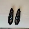 [Em Estoque] Mocassins Vintage com Fivela de Metal para Mulheres, Slip-On com Fivela de Cinto Sapatos Pequenos de Couro com Salto Médio Robusto