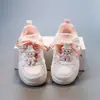 Zapatos de Niño 2025 Otoño Nuevos Zapatillas Infantiles de Poner de Lona y Cuero para Niños Zapatos Casuales Ligeros Blancos de Tablero
