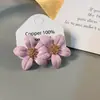 Pendientes de flores de primavera y verano para mujer, con aguja de plata S925, elegantes y femeninos, con pintura en aerosol de metal y cinco hojas.
