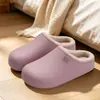 Pantuflas impermeables, nuevo modelo de invierno para uso en casa, de suela gruesa para interior, antideslizantes, cálidas, de tacto afelpado, pantuflas de algodón para adultos para otoño e invierno