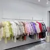 Estante de exhibición para ventana de tienda de ropa perchero colgante acrílico acero inoxidable cepillado perchero para ropa estante para fotos de celebridad de internet