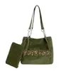 Bolso de hombro transfronterizo nuevo de gran capacidad para mujer, bolso de mano de pana moderno y versátil con estampado de leopardo y diseño de letras, adecuado para el trabajo