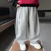 Calça de moletom versátil e simples para meninos, coleção primavera e outono 2026, calça comprida casual para bebês, calça esportiva infantil estilo coreano