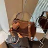 Bolso Femenino para Axila 2026 Nuevo de Moda Nicho Estampado de Leopardo Gamuza Bolso de Hombro Cruzado para Viajes Diarios