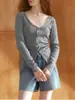 Camiseta Gris de Cuello en V Falsa Dos Piezas Estilo Francés 2025 Otoño Nuevo Casual Perezoso Empalmado Cárdigan de Manga Larga