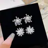 Pendientes de Perla Copo de Nieve Simples Super Hada Aguja Plateada Pendientes de Diseño Nicho para Mujer Nuevo Estilo Caliente Pendientes de Lujo Ligero