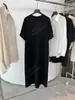 DestacadoYuran 26 Nueva Colección de Principios de Otoño: Vestido de punto de manga corta, corte holgado, teñido en hilo, lavado con enzimas de aire, botón de perla