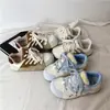 Tênis de Treino Alemão de Aparência Elegante com Sola Grossa para Mulheres, Novos Tênis Brancos Versáteis da Moda Coreana 2026, Sapatos Casuais para Estudantes com Design Ugly-Cute para Mulheres