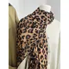 Bufanda delgada de seda con estampado de leopardo retro simple, accesorio de bufanda estilo old money relajado para mujer, nueva bufanda de seda otoño 2026 52270