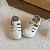 Sandalias para niños y niñas 2026 zapatos de verano para niños zapatos de bebé moda nuevos antideslizantes de suela blanda retro de punta cerrada zapatos para niños