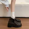 Sapatos femininos de couro estilo britânico, nova coleção outono 2026, bico redondo retrô, sola grossa, salto grosso, mocassins JK versáteis estilo japonês