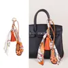 Diseño de Lujo Ligero Europeo y Americano Bufanda de Seda con Borlas Accesorio Colgante Pequeño de Zapatilla Marca H Versátil para Bolsos y Llaves de Coche