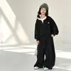 Conjunto deportivo para niñas de secundaria, conjunto de dos piezas súper elegante de sudadera con capucha y pantalones de chándal para principios de otoño, atuendo de otoño estilo coreano, genial